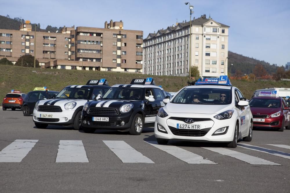 Manifestación de profesores de autoescuela en Oviedo.