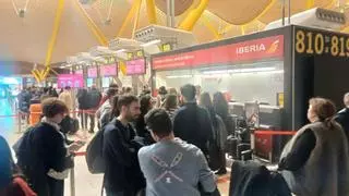 Al menos cuatro vuelos cancelados en Peinador por fuertes rachas de viento