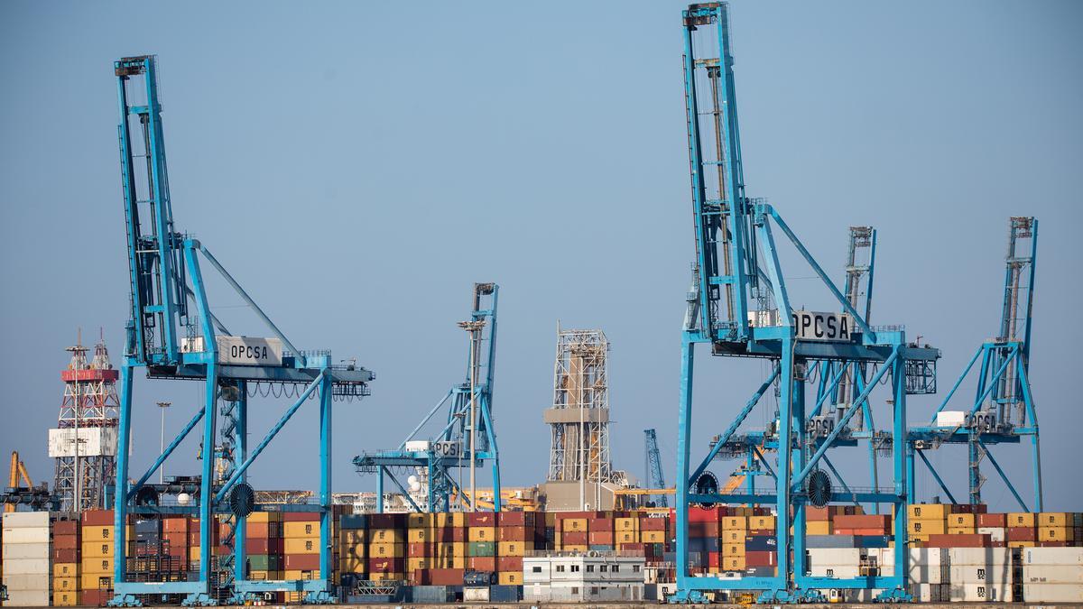 Terminal de contenedores Opcsa en el Puerto de Las Palmas.