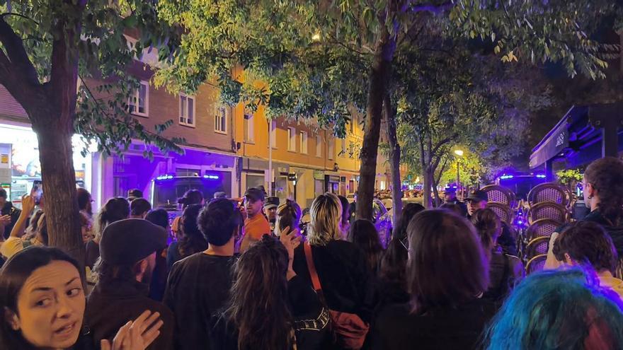 Los vecinos de Retiro intentan parar el desahucio de Maricarmen