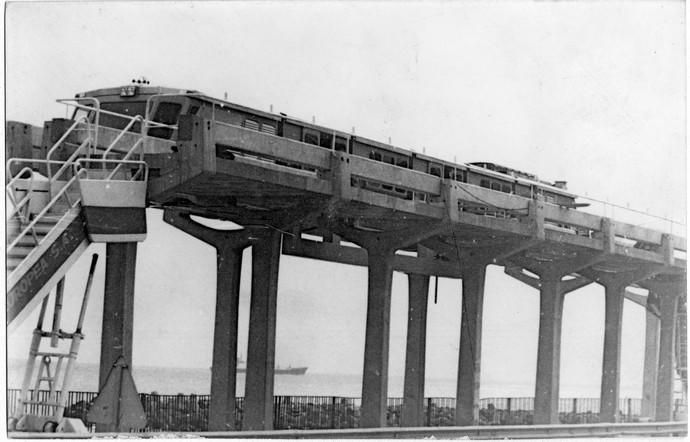 Tren Vertebrado de la Avenida Marítima (1974)