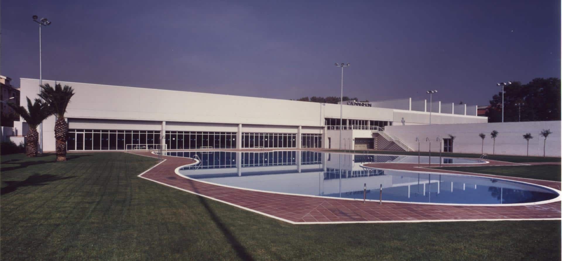 Imagen exterior del Polideportivo Ca n'Arimon, en Mollet del Vallès.