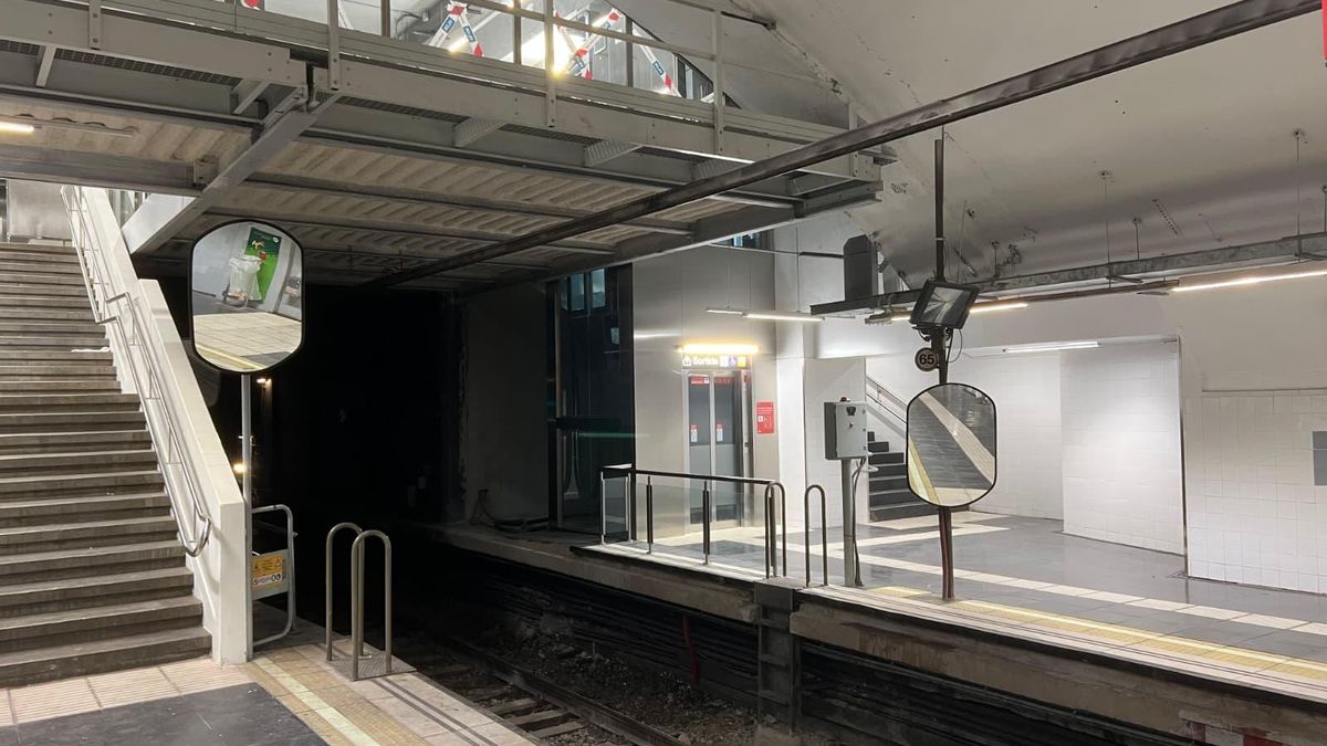 Un concurrido intercambiador del metro de Barcelona estrena dos ascensores tras 22 meses de obras