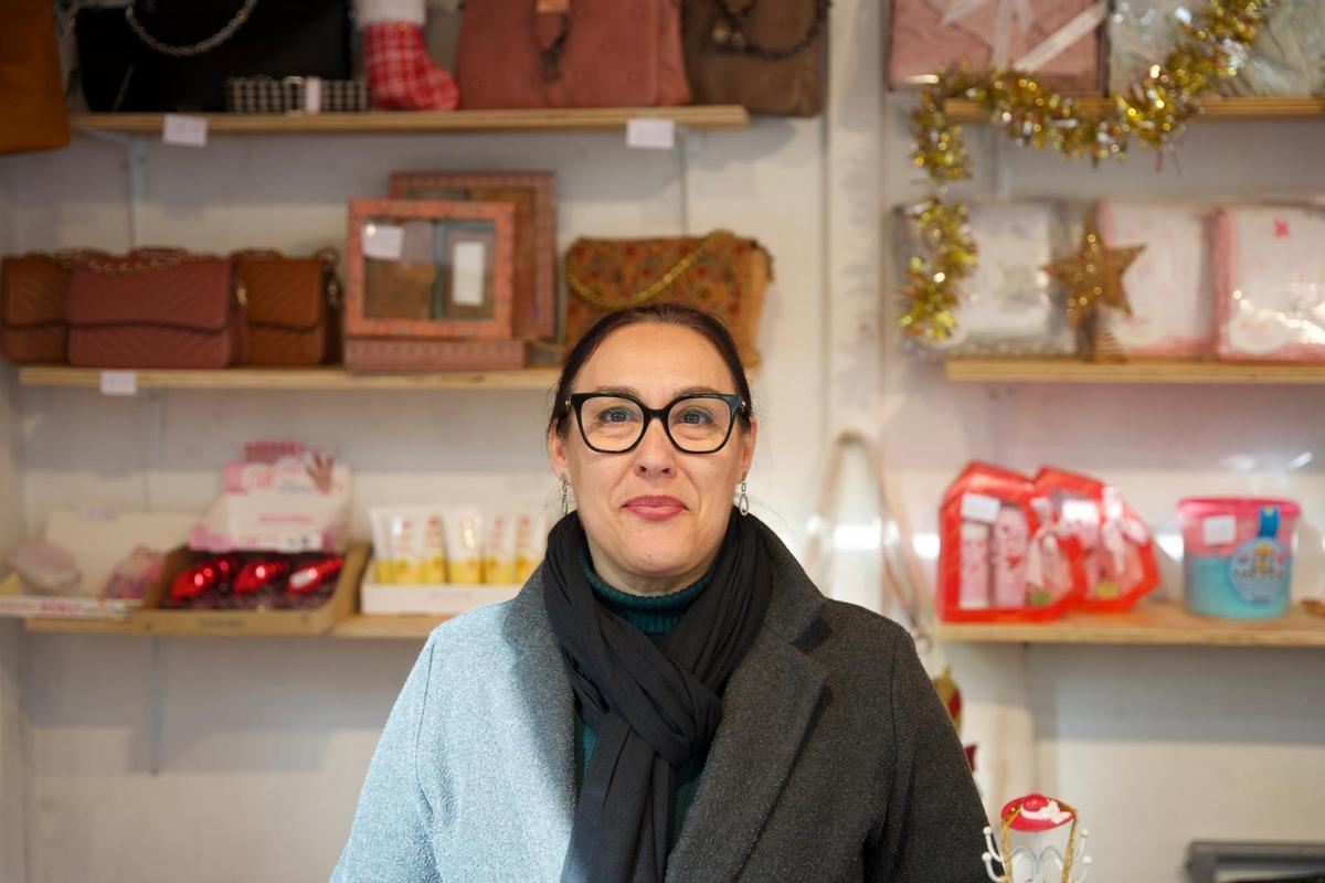 Rosa María Gromicho se ha estrenado este año con su puesto de bisutería, artículos de regalo y de belleza.