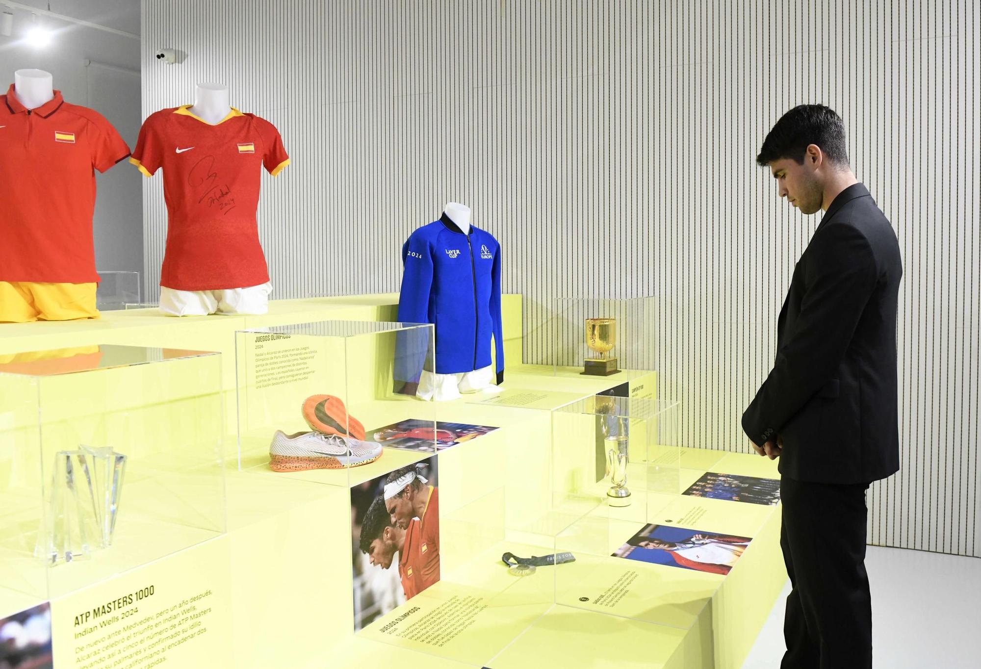 Así ha sido la inauguración de la exposición de Carlos Alcaraz en la Cárcel Vieja de Murcia