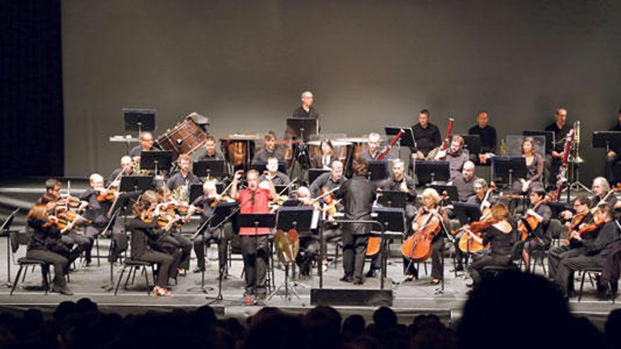 La Simfònica, durante el concierto en el Trui Teatre.