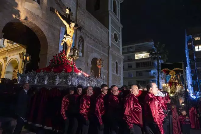 Aquí las imágenes de la Procesión del Silencio de Jueves Santo de Torrevieja 2025 con el Cristo de los Salineros