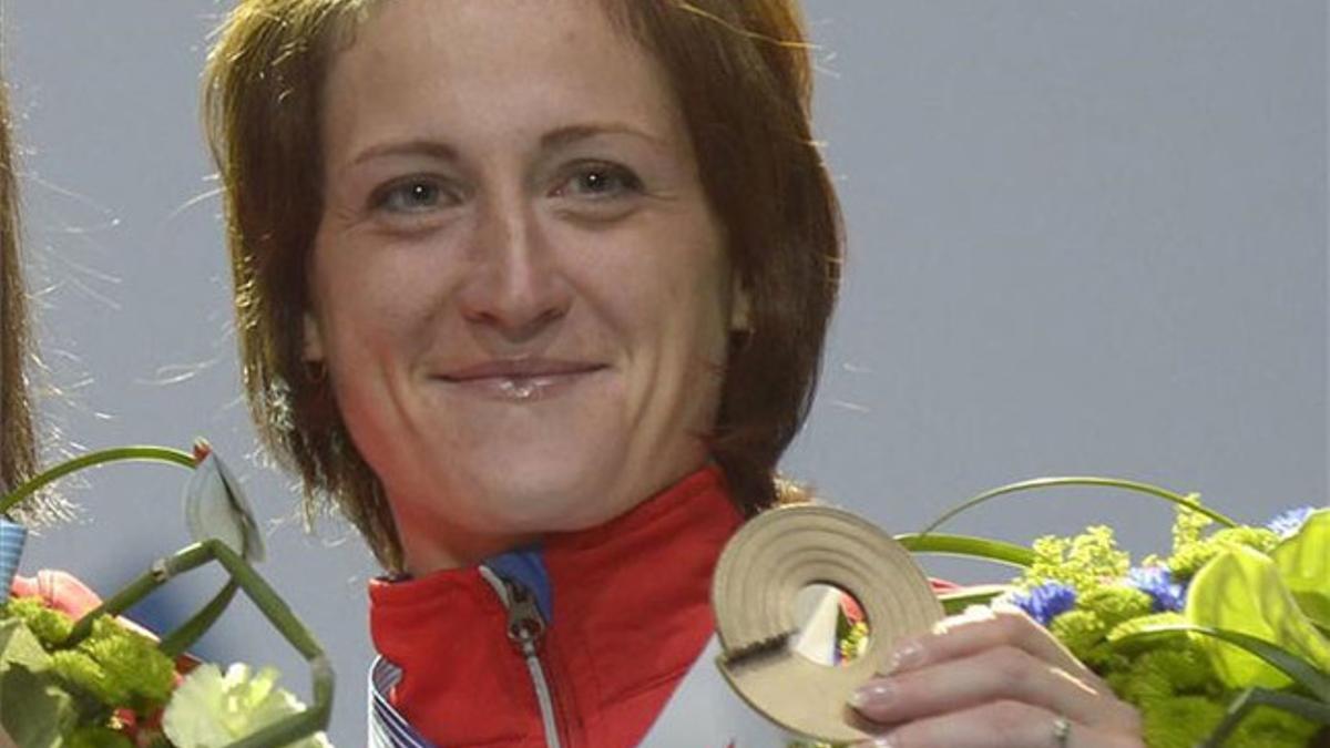 Maracheva posa con su medalla en Helsinki
