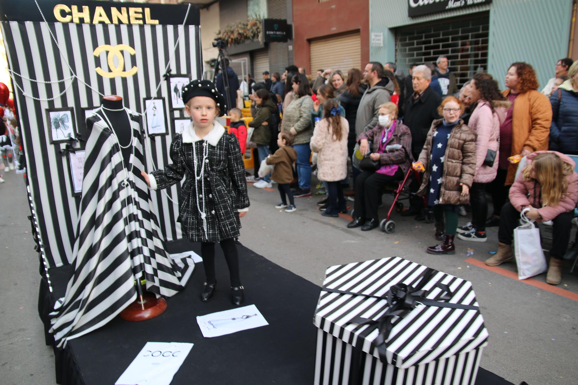 Búscate en las fotos del premio al Barri València en la cabalgata del Ninot infantil de Burriana