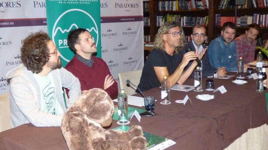 Por la izquierda, Jaime Marcos, David Cuervo, Pablo García, José Víctor Rodríguez, José Luis Rodríguez-Mera y Juan Gama, ayer, en la presentación del Prestoso Fest.