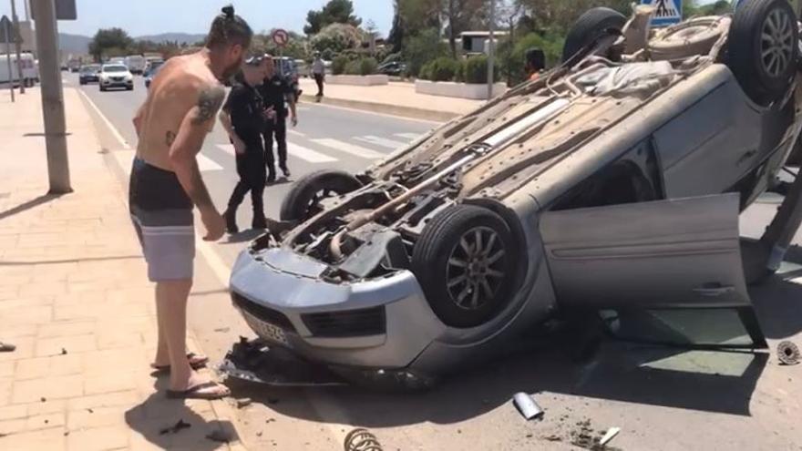 Vuelco de un coche sin heridos en el segundo cinturón de ronda de Ibiza