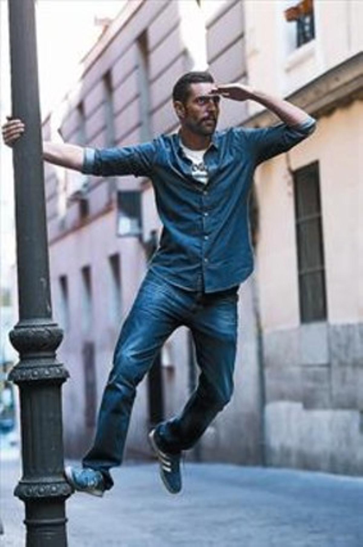 Dani Mateo, recordant els seus temps de cronista marítim. Dani Mateo, recordant els seus temps de cronista marítim.