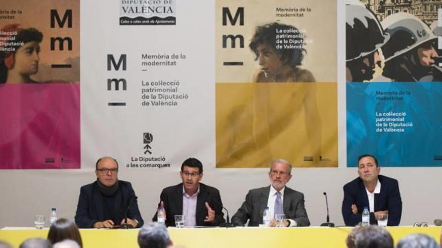 Las autoridades, en la presentación de la exposición.