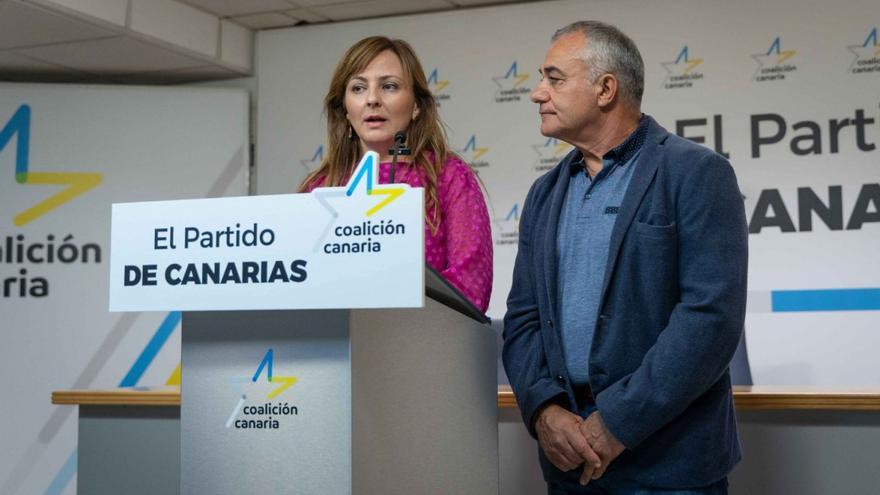 Nieves Lady Barreto y Javier Armas durante la rueda de prensa.