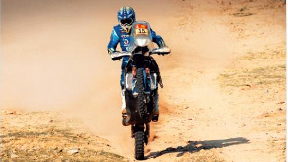 Lorenzo Santolino en una etapa del Dakar.