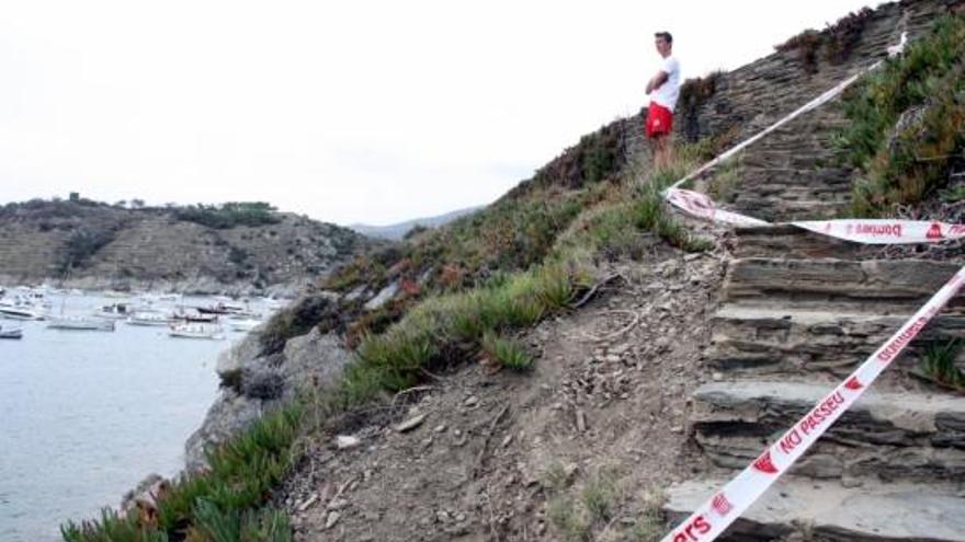 La cala on va morir ahir una turista seguirà tancada