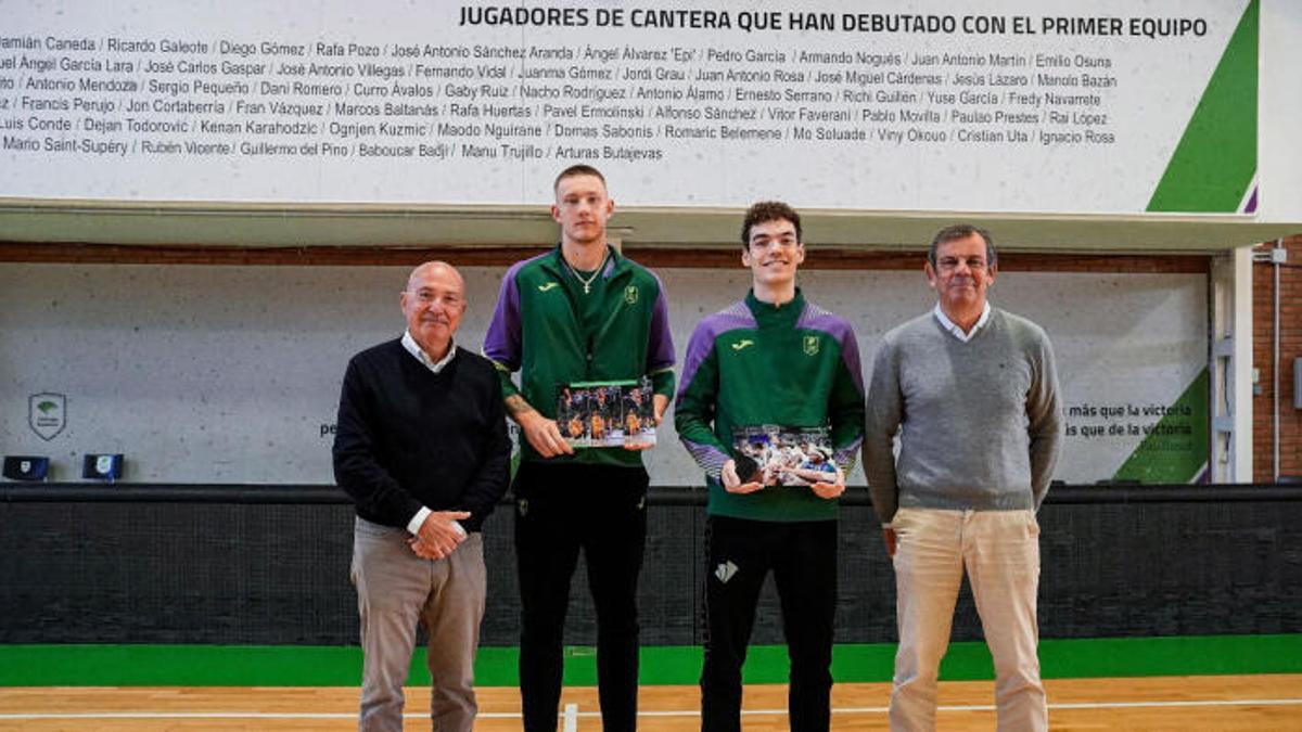 Los dos canteranos, junto a López Nieto y Juanma Rodríguez.
