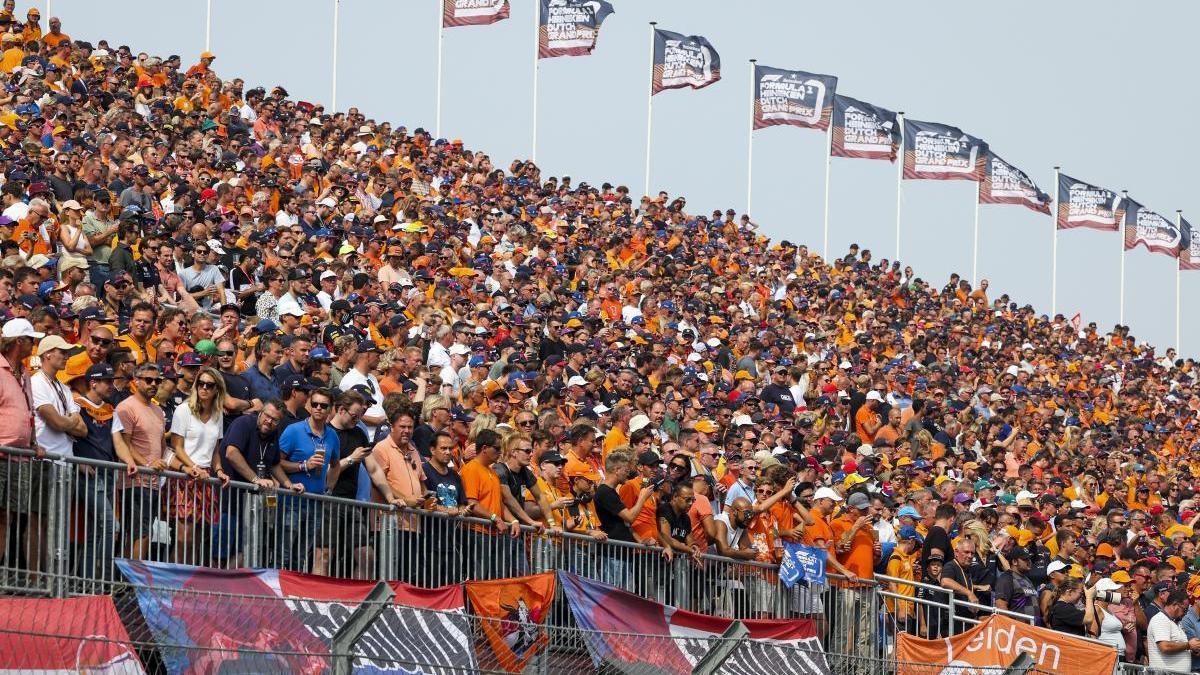 Aficionados en las gradas de Zandvoort, sede del Gran Premio de los Países Bajos