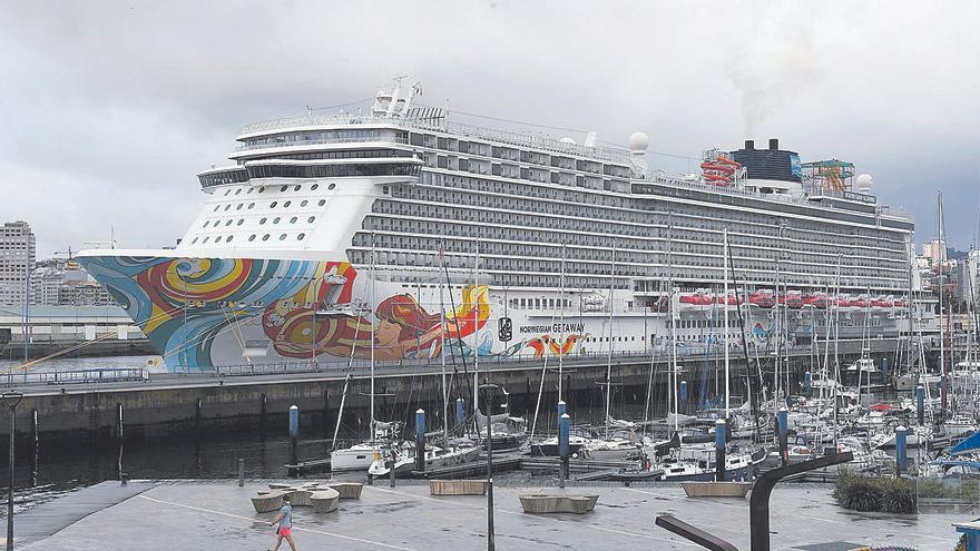 A Coruña se sitúa como primer puerto entre Bretaña y Lisboa que supera los 300.000 cruceristas en un año