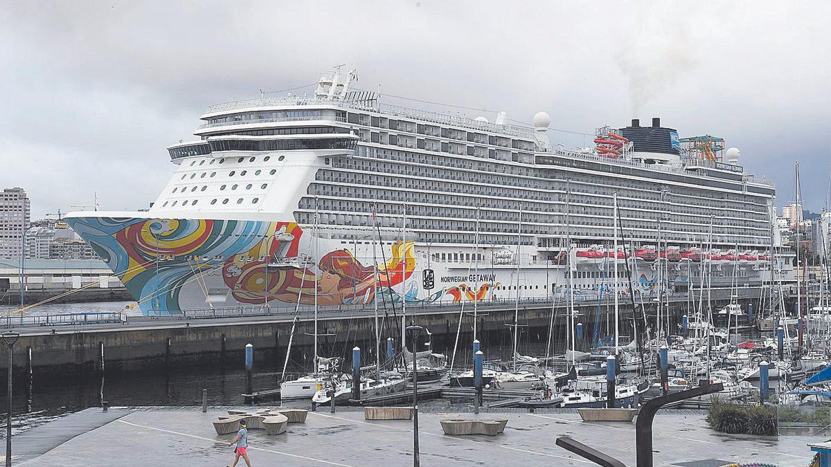 El crucero ‘Norwegian getaway’, en su primera escala en A Coruña, el pasado agosto.