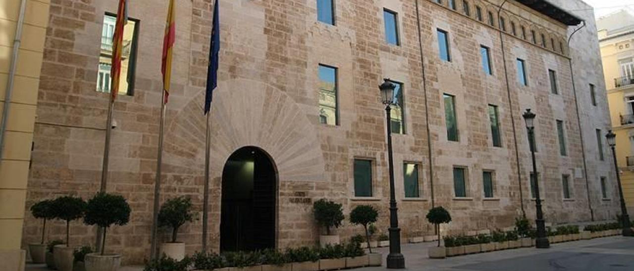 Vista de la fachada del Palau dels Borja, sede de las Corts Valencianes.