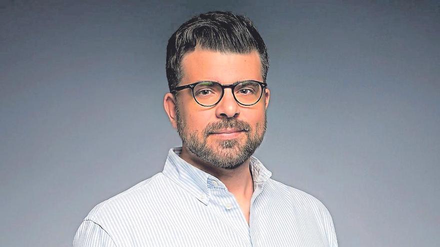 José Ignacio Carnero: «A los muertos españoles les han entrado ganas de hablar»