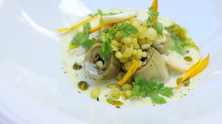 Alcachofitas con leche de almendra y aceite de hoja de higuera