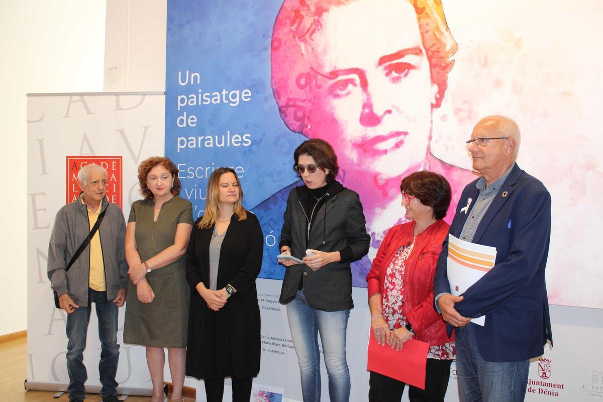 Comisarios de la exposición y autoridades durante la inauguración de la exposición.
