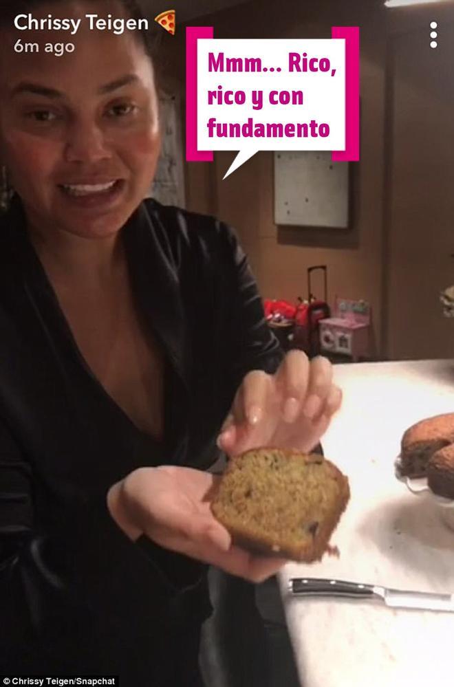 Chrissy Teigen y su bizcocho de plátano en Snapchat