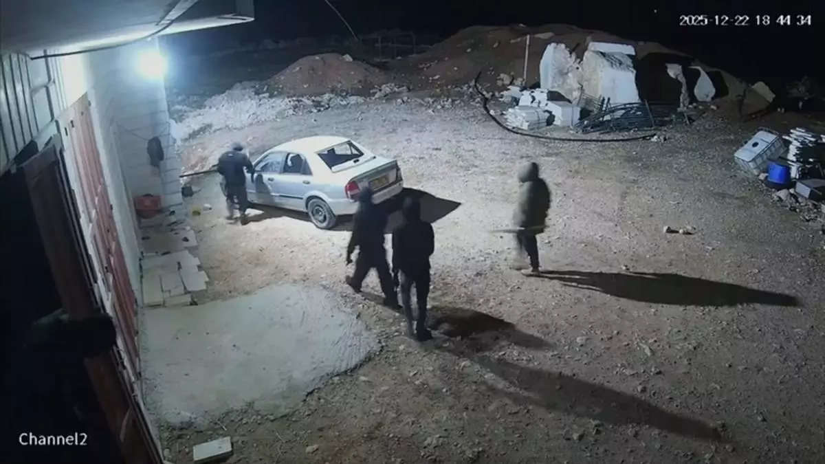 Así atacaron colonos israelíes a una familia palestina en el sur de Cisjordania