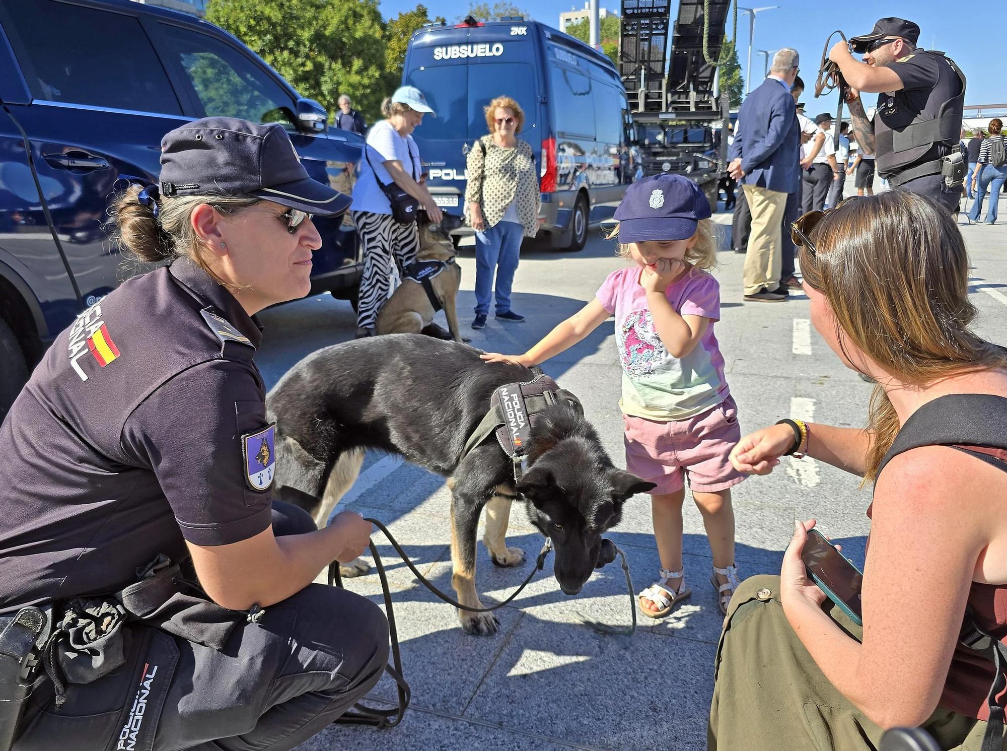 Vigo inaugura con la "Exposición de Medios" las celebraciones del Día de la Policía Nacional
