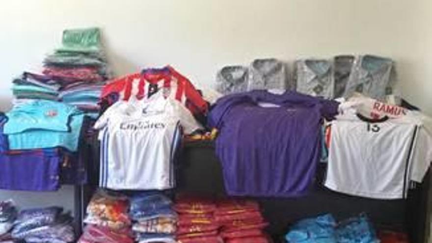 La Guardia Civil requisa 1.000 prendas deportivas falsificadas en Benidorm
