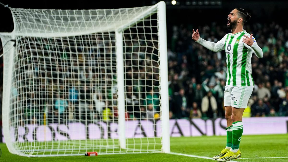 Francisco 'Isco' Alarcon celebra uno de sus dos goles al Barça.