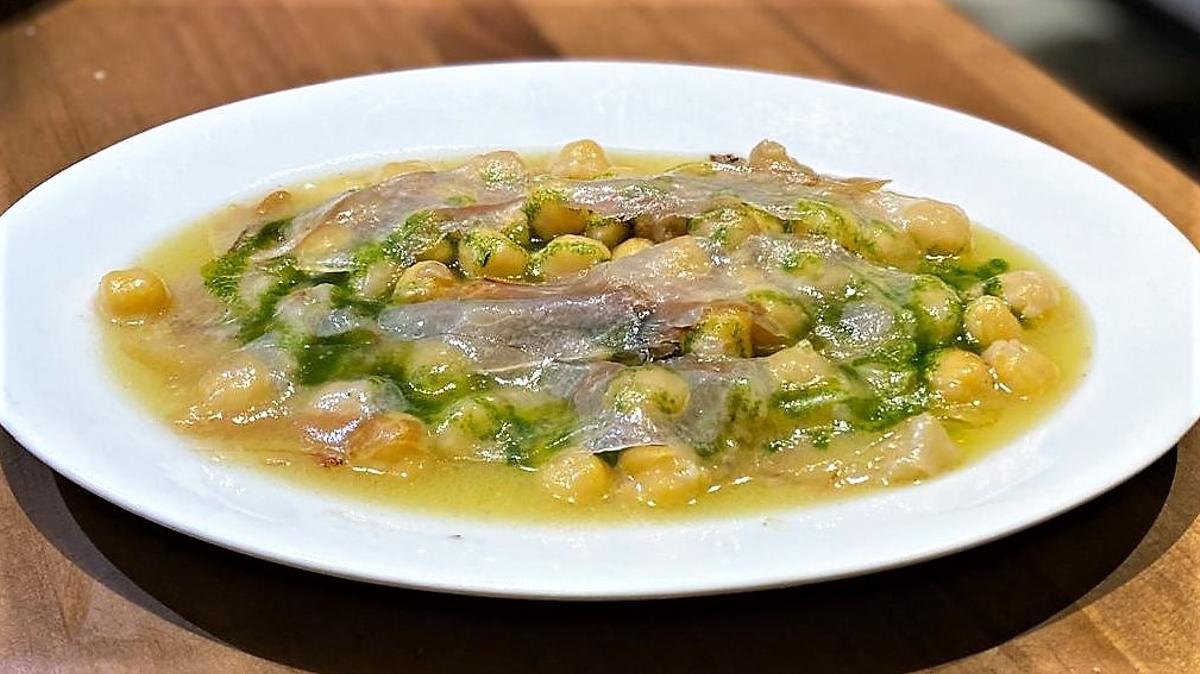 Guiso de tripa de bacalao con garbanzos y papada ibérica de Colmado Wilmot. Guiso de tripa de bacalao con garbanzos y papada ibérica de Colmado Wilmot.