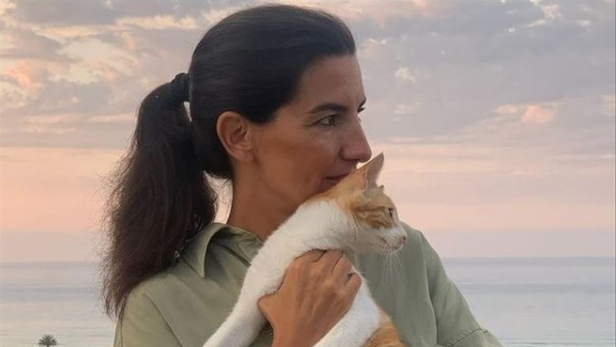 Rocío Monasterio con su gato