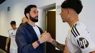 Arbeloa no le quita el ojo de encima a la cantera