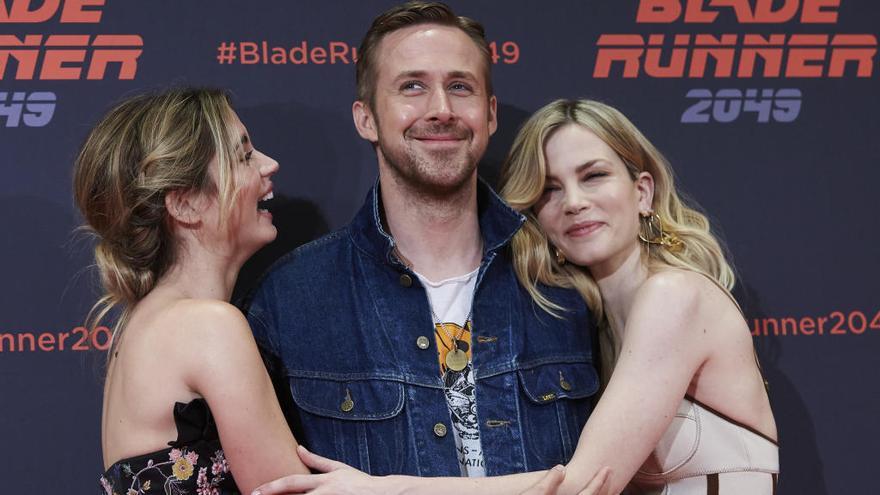 Ana de Armas, Ryan Gosling i Sylvia Hoeks.