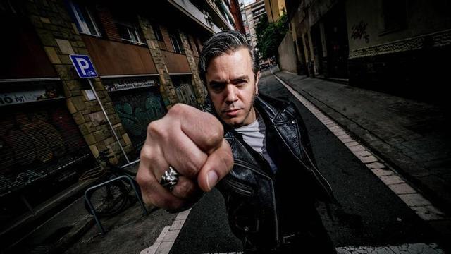 Arnau Tordera, vocalista i principal compositor de la banda de pop-rock ‘Obeses’, abans de l’entrevista amb EL PERIÓDICO.
