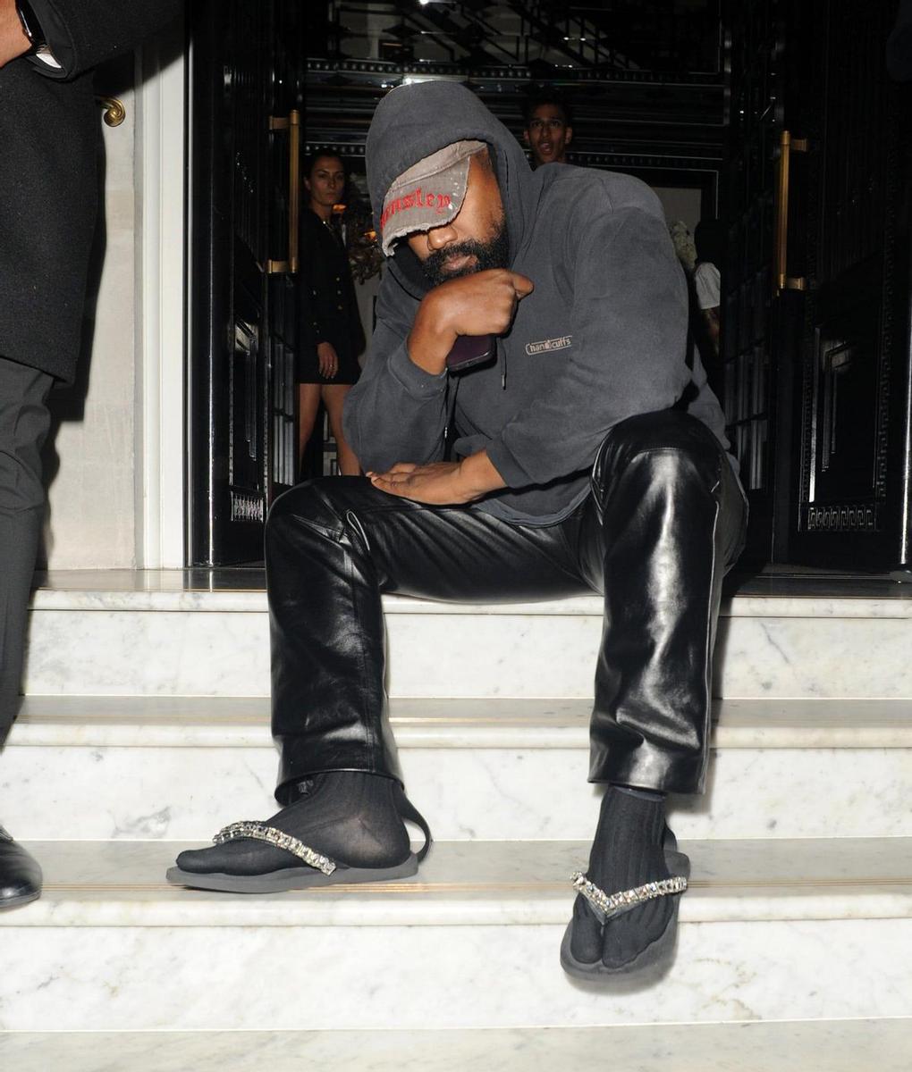 kanye west polemica desfile paris racista white lives matter