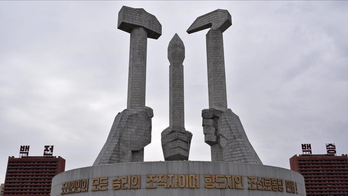 El monumento al Partido de los Trabajadores de Corea del Norte en Piongyang.