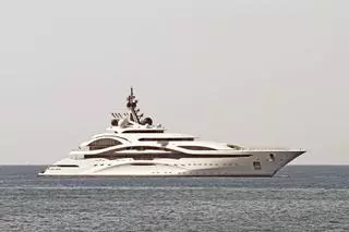 Llegada a Palma del superyate de bandera de Qatar Al Lusail