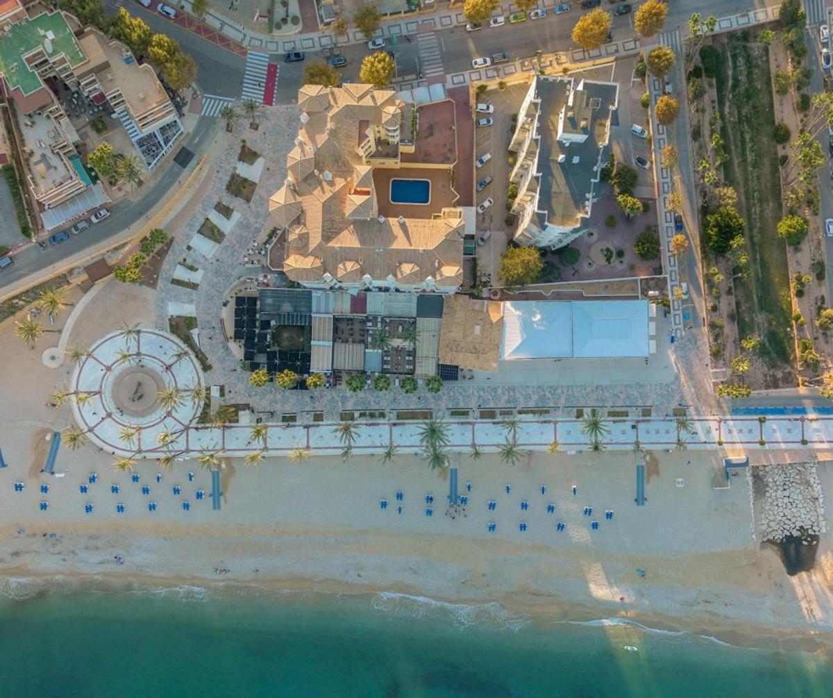 Vista aérea del Paseo de las Estrellas del Albir, donde irán ubicados los aseos accesibles.