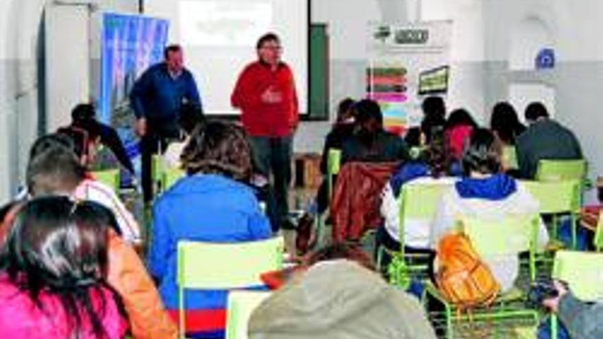 Universitarios conocen el desarrollo de Olivenza