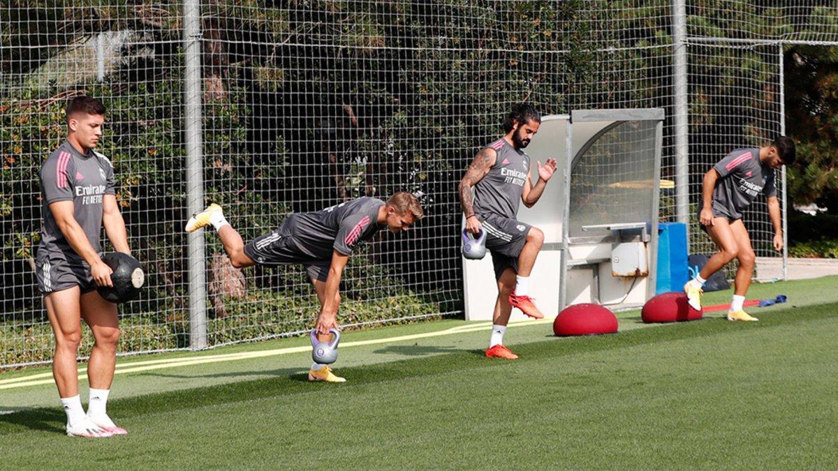 Jovic, Odegaard, Isco y Marco Asensio, trabajando al margen del grupo