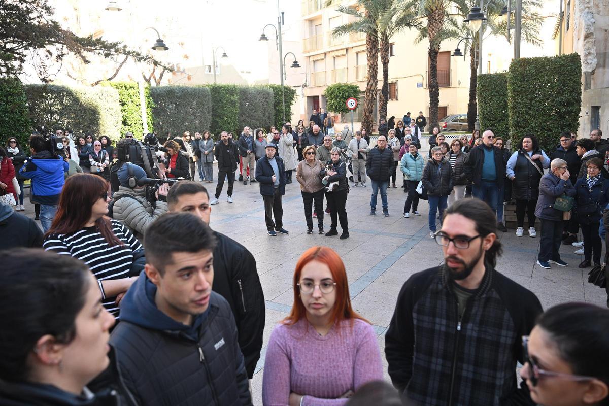Minuto de silencio en Crevillent por la joven fallecida en un incendio