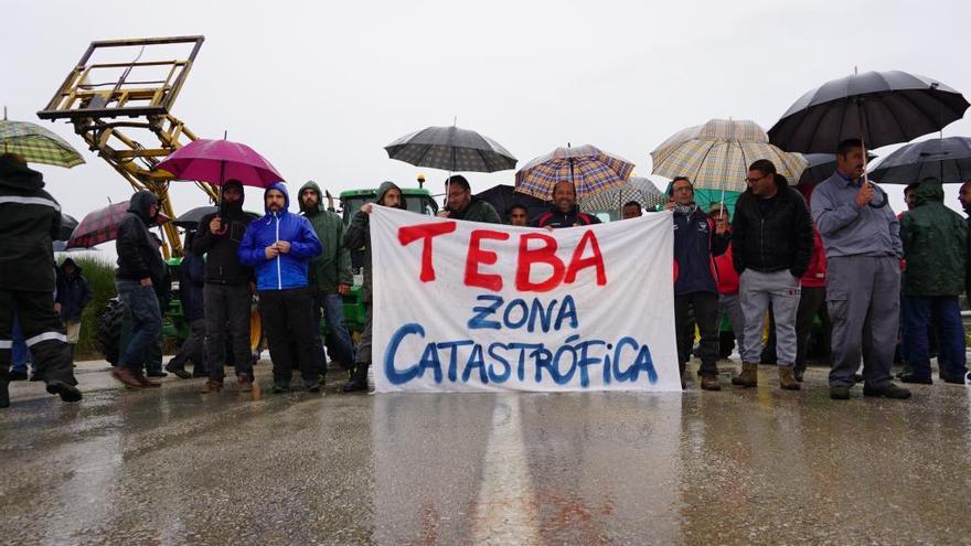 Un momento de la protesta ayer, en la carretera A-357.