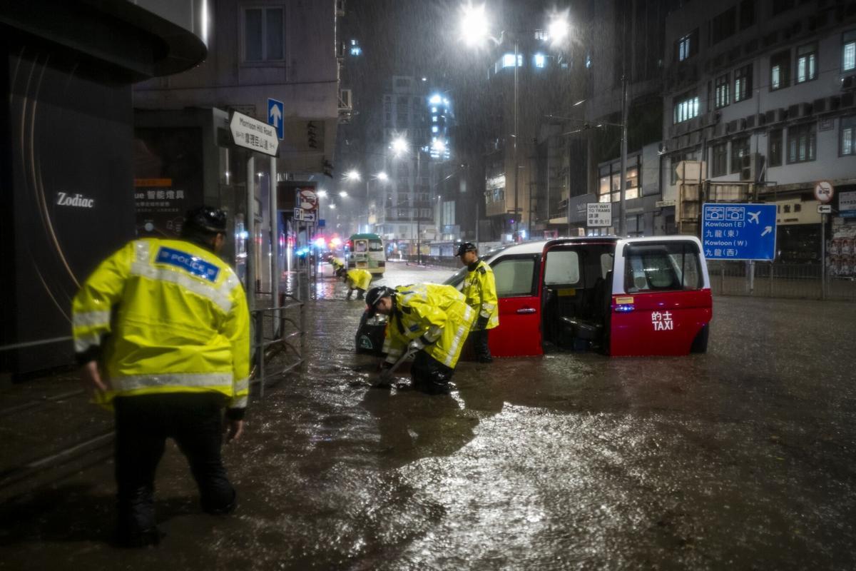 Hong Kong, gravemente inundado por el mayor temporal en 140 años
