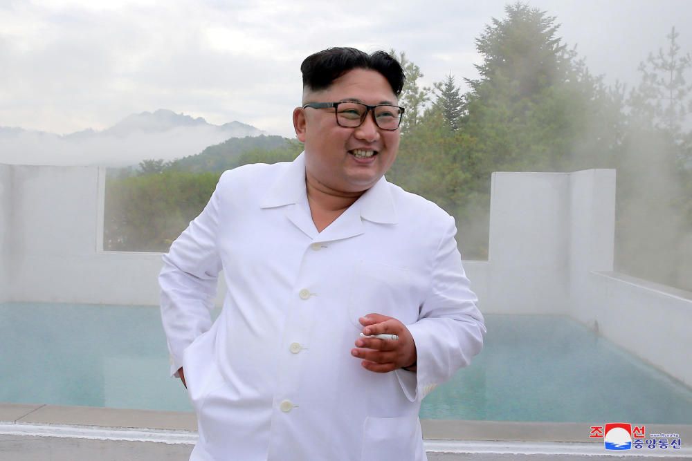 El líder coreano Kim Jong Un, visita el distrito de aguas termales en Yangdok-gun, provincia de Pyongyang.