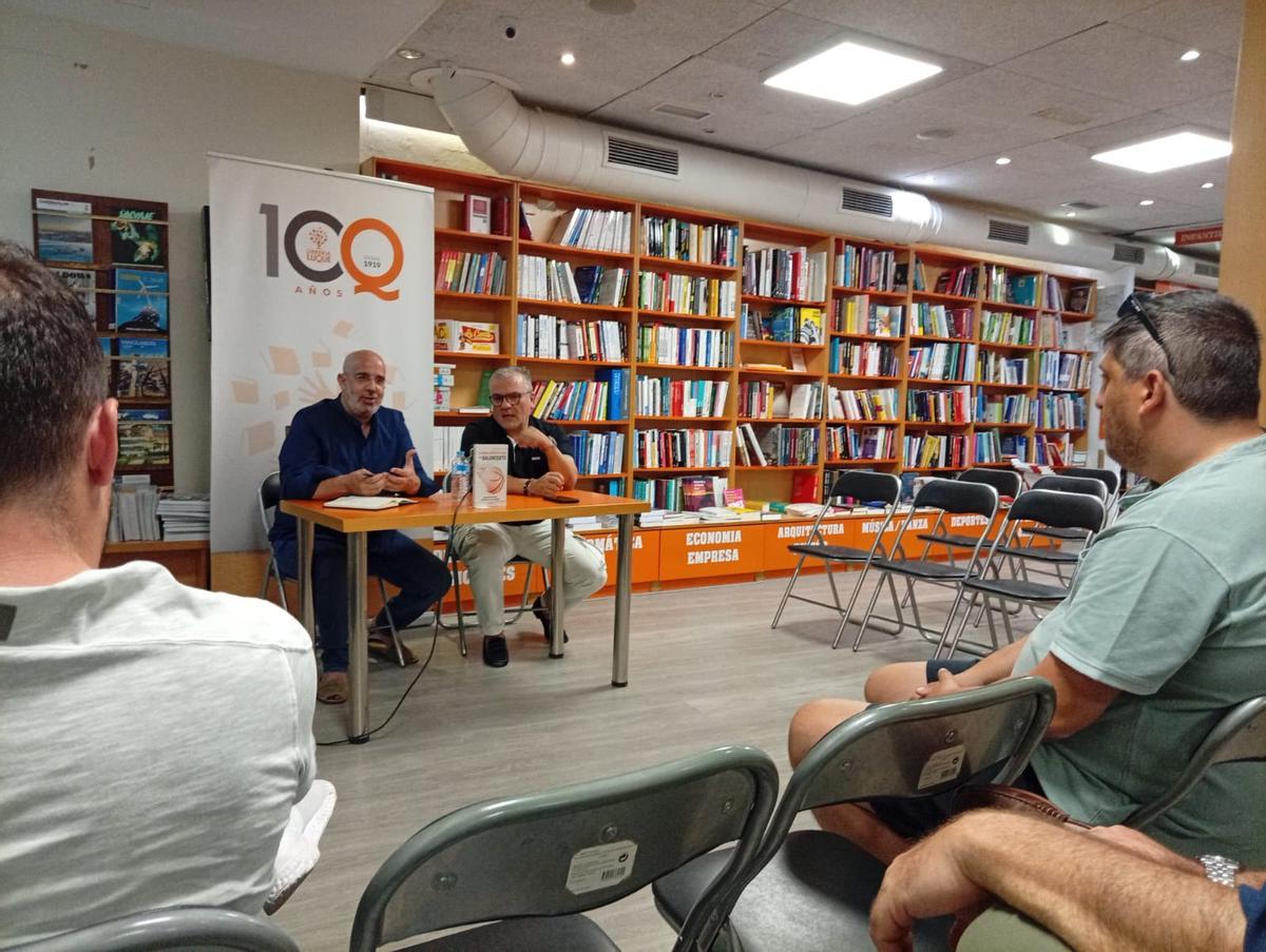 Presentación del libro en las instalaciones de la Librería Luque.