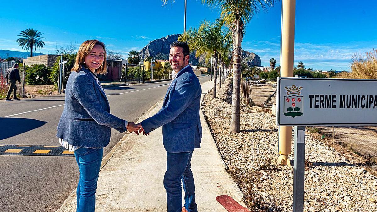 Carolina Vives y Ximo Coll, matrimonio y regidores de Els Poblets y El Verger, respectivamente.  | INFORMACIÓN 